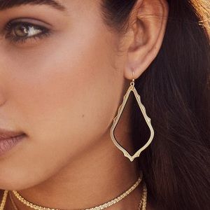 KENDRA SCOTT Sophee Drop Earrings in Gold